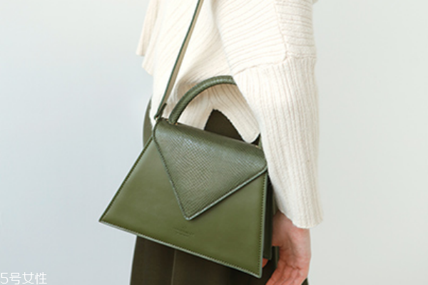 皮包有褶皺怎么辦 輕松修復(fù)變形包包 皮包有褶皺怎么辦 輕松修復(fù)變形包包