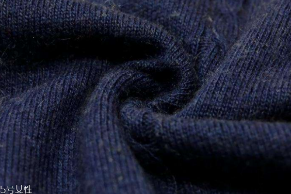 羊絨混紡會(huì)起球嗎 保養(yǎng)措施很重要 羊絨混紡會(huì)起球嗎 保養(yǎng)措施很重要