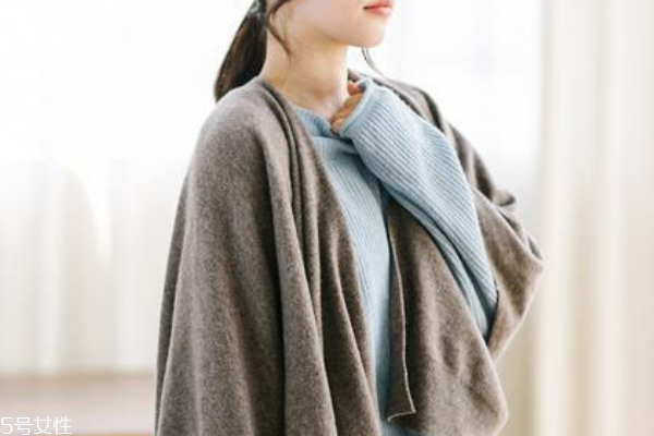 羊絨混紡會(huì)起球嗎 保養(yǎng)措施很重要 羊絨混紡會(huì)起球嗎 保養(yǎng)措施很重要