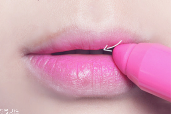 唇膏怎么涂好看圖解 漸變唇妝畫法 唇膏怎么涂好看圖解 漸變唇妝畫法
