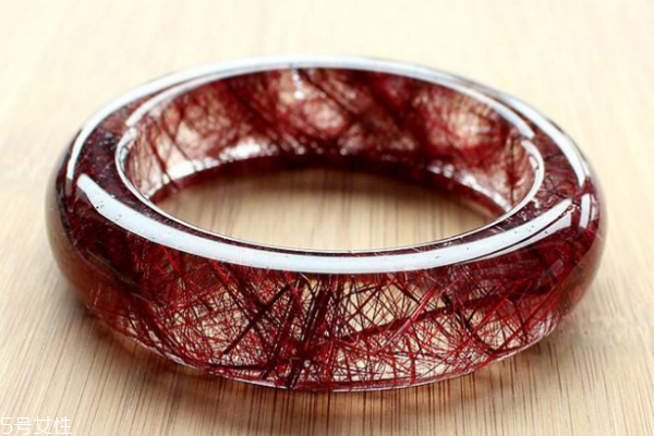 紅發(fā)晶適合什么人戴 這些人效果明顯 紅發(fā)晶適合什么人戴 這些人效果明顯