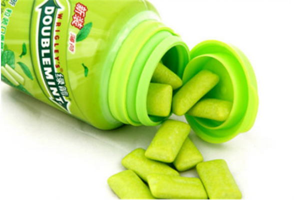 嚼口香糖可以瘦臉嗎 小心變成大方臉 嚼口香糖可以瘦臉嗎 小心變成大方臉