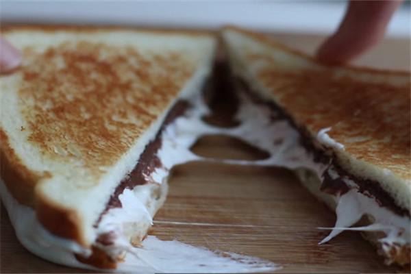 烤棉花糖怎么烤好吃 4種烤棉花糖吃法 烤棉花糖怎么烤好吃 4種烤棉花糖吃法