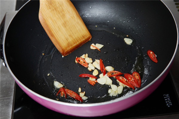 炒菜先放油還是先熱鍋 4種冷熱做法 炒菜先放油還是先熱鍋 4種冷熱做法