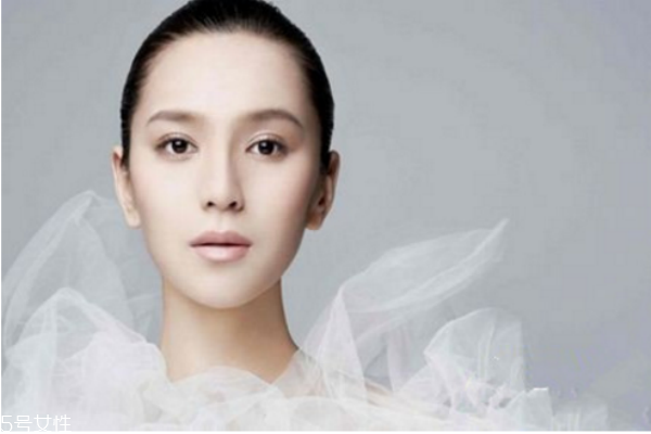 還敢擠痘痘，你知道擠出來(lái)的是什么嗎