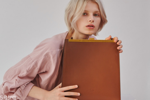 皮包護理用什么油 要注意這些 皮包護理用什么油 要注意這些