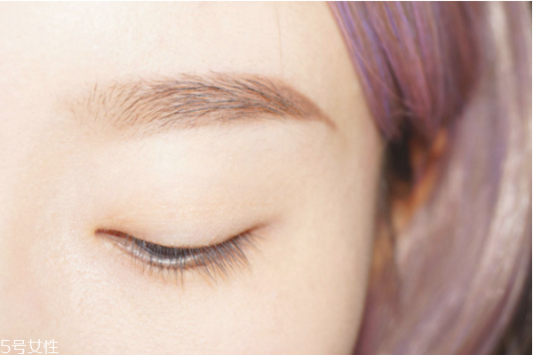 圣誕節(jié)妝容教程圖片 圣誕創(chuàng)意妝容畫法 圣誕節(jié)妝容教程圖片 圣誕創(chuàng)意妝容畫法