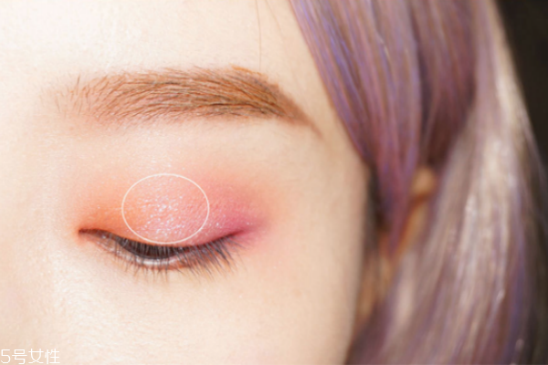 圣誕節(jié)妝容教程圖片 圣誕創(chuàng)意妝容畫法 圣誕節(jié)妝容教程圖片 圣誕創(chuàng)意妝容畫法