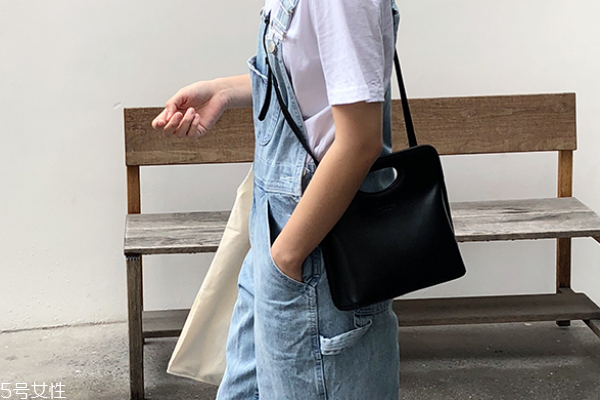 皮包沾上紅酒怎么清洗 這樣來處理 皮包沾上紅酒怎么清洗 這樣來處理