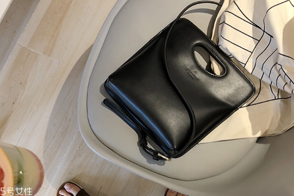 皮包沾上紅酒怎么清洗 這樣來處理 皮包沾上紅酒怎么清洗 這樣來處理