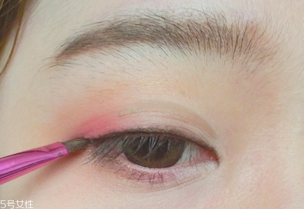 圣誕節(jié)妝容教程圖片 圣誕創(chuàng)意妝容畫法 圣誕節(jié)妝容教程圖片 圣誕創(chuàng)意妝容畫法