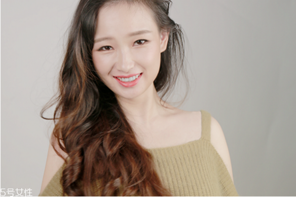 怎么畫(huà)性感的妝容 性感風(fēng)的妝容教程