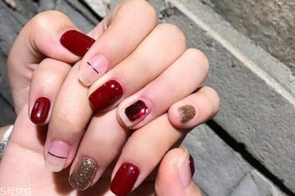 秋季車(chē)?yán)遄蛹t美甲款式 讓指尖溫柔似水