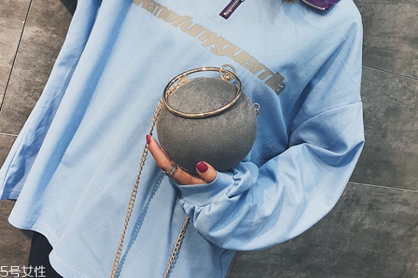 麂皮包臟了怎么清洗 要非常仔細(xì) 麂皮包臟了怎么清洗 要非常仔細(xì)