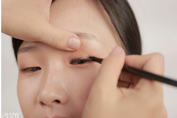 怎么畫(huà)性感的妝容 性感風(fēng)的妝容教程