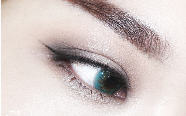 怎么畫(huà)性感的妝容 性感風(fēng)的妝容教程