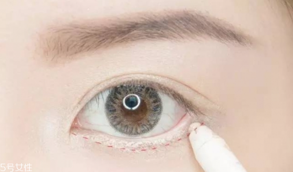 怎么畫(huà)性感的妝容 性感風(fēng)的妝容教程