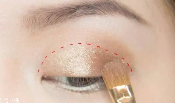 怎么畫(huà)性感的妝容 性感風(fēng)的妝容教程