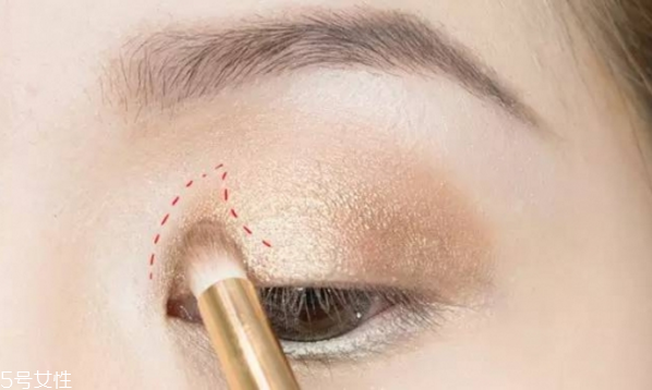 怎么畫(huà)性感的妝容 性感風(fēng)的妝容教程