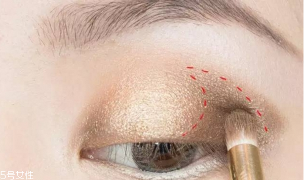 怎么畫(huà)性感的妝容 性感風(fēng)的妝容教程