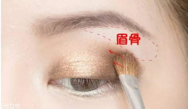 怎么畫(huà)性感的妝容 性感風(fēng)的妝容教程