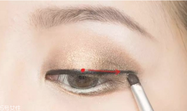 怎么畫(huà)性感的妝容 性感風(fēng)的妝容教程