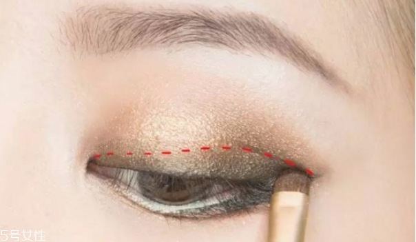 怎么畫(huà)性感的妝容 性感風(fēng)的妝容教程
