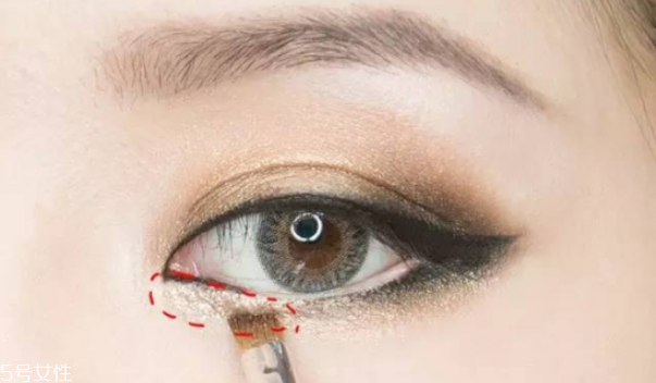 怎么畫(huà)性感的妝容 性感風(fēng)的妝容教程