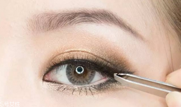 怎么畫(huà)性感的妝容 性感風(fēng)的妝容教程
