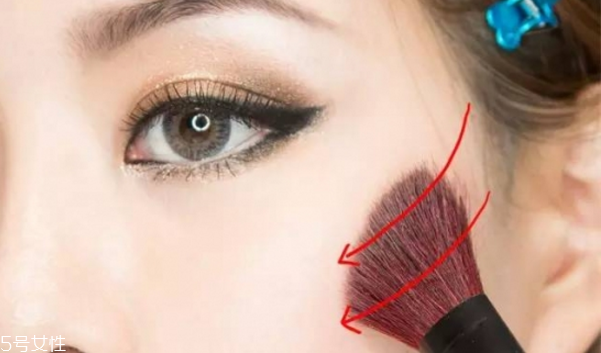 怎么畫(huà)性感的妝容 性感風(fēng)的妝容教程