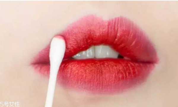 怎么畫(huà)性感的妝容 性感風(fēng)的妝容教程