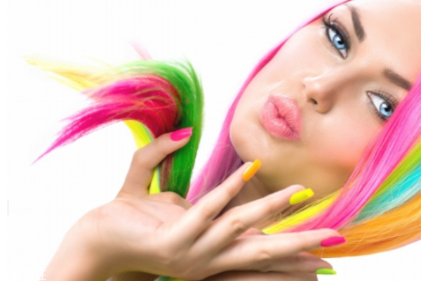 紅色眼影妝容畫(huà)法 冷艷混血大眼妝教程