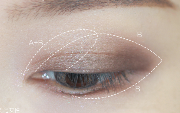 紅色眼影妝容畫(huà)法 冷艷混血大眼妝教程