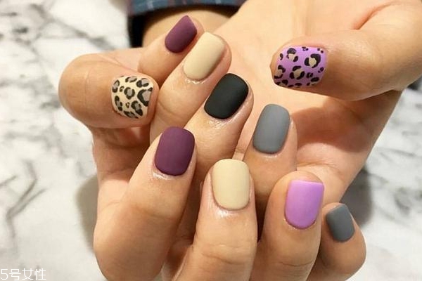 靚麗秋日美甲圖片 一整個秋天都不用愁啦 靚麗秋日美甲圖片 一整個秋天都不用愁啦