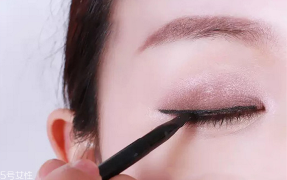 萬(wàn)圣節(jié)妝容可愛(ài) 萬(wàn)圣節(jié)特蕾婭妝容教程 萬(wàn)圣節(jié)妝容可愛(ài) 萬(wàn)圣節(jié)特蕾婭妝容教程