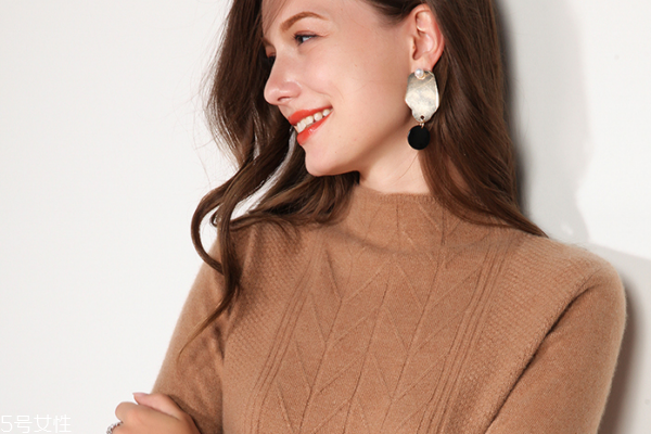 山羊絨毛衣可以機洗嗎 要用洗衣袋 山羊絨毛衣可以機洗嗎 要用洗衣袋