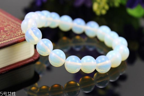 蛋白石的功效與作用 帶來無限靈感 蛋白石的功效與作用 帶來無限靈感