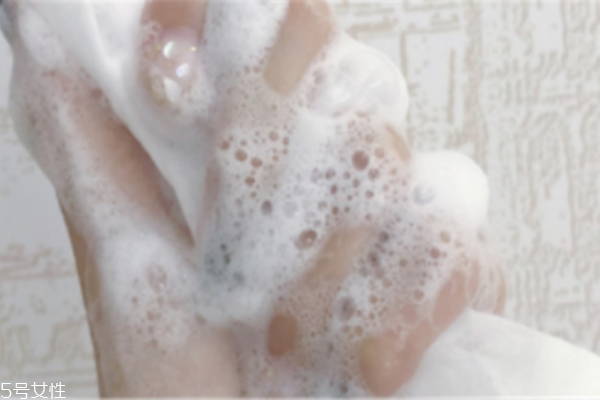 自然樂(lè)園洗面奶是皂基嗎 強(qiáng)堿皂基要注意