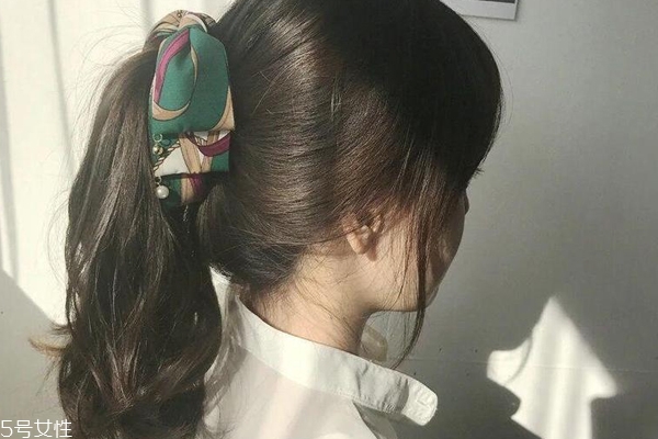 秋冬扎什么發(fā)型好看 這幾款一分鐘能搞定 秋冬扎什么發(fā)型好看 這幾款一分鐘能搞定