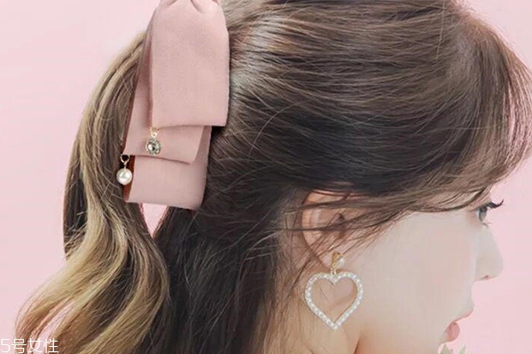 秋冬扎什么發(fā)型好看 這幾款一分鐘能搞定 秋冬扎什么發(fā)型好看 這幾款一分鐘能搞定