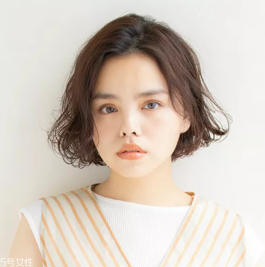 秋冬扎什么發(fā)型好看 這幾款一分鐘能搞定 秋冬扎什么發(fā)型好看 這幾款一分鐘能搞定