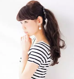 秋冬扎什么發(fā)型好看 這幾款一分鐘能搞定 秋冬扎什么發(fā)型好看 這幾款一分鐘能搞定