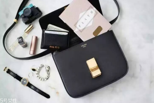 celine box怎么打開 簡單按扣設計 celine box怎么打開 簡單按扣設計