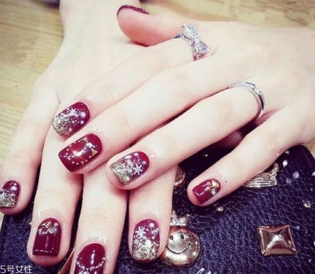 秋季車(chē)?yán)遄蛹t美甲款式 讓指尖溫柔似水