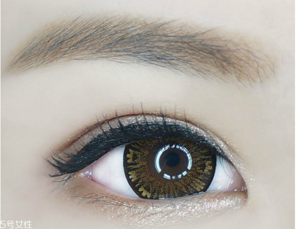 雙眼皮貼老是翻出來(lái)怎么辦 貼出自然持久雙眼皮