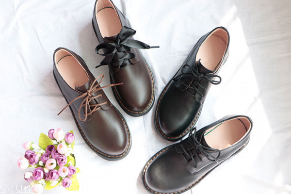 皮鞋為什么會(huì)發(fā)霉 是這個(gè)原因 皮鞋為什么會(huì)發(fā)霉 是這個(gè)原因