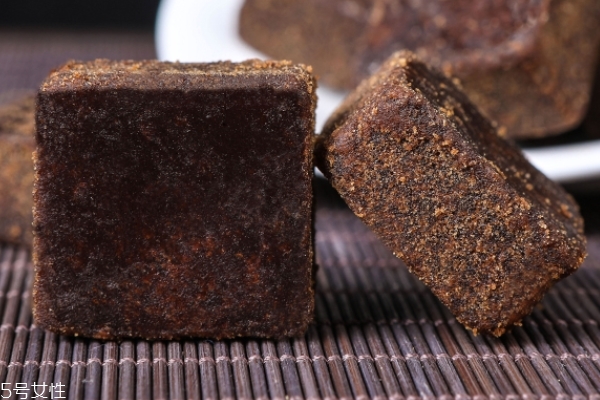 黑糖為什么經(jīng)期不能喝 熱性體質(zhì)不適合 黑糖為什么經(jīng)期不能喝 熱性體質(zhì)不適合