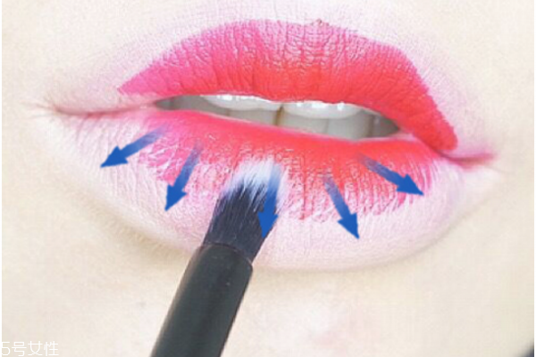 花瓣唇怎么畫(huà) 花瓣唇畫(huà)法