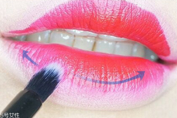 花瓣唇怎么畫(huà) 花瓣唇畫(huà)法