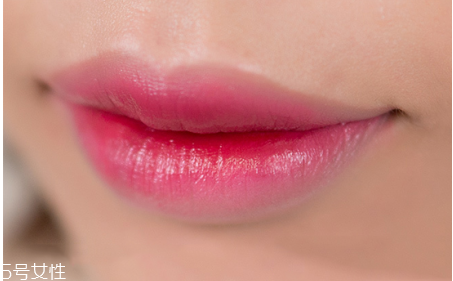 花瓣唇怎么畫(huà) 花瓣唇畫(huà)法
